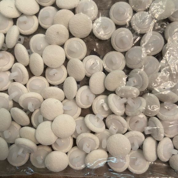 100 White Fabric Wedding Dress Buttons - Picture 3 of 3